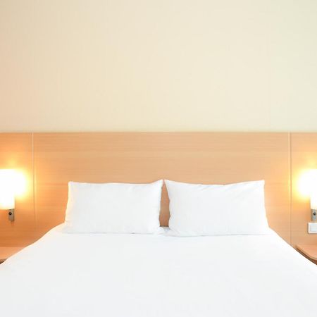 ไอบิส คอร์ไทรจ์ เซ็นทรุม Hotel คอร์ตไรก์ ภายนอก รูปภาพ