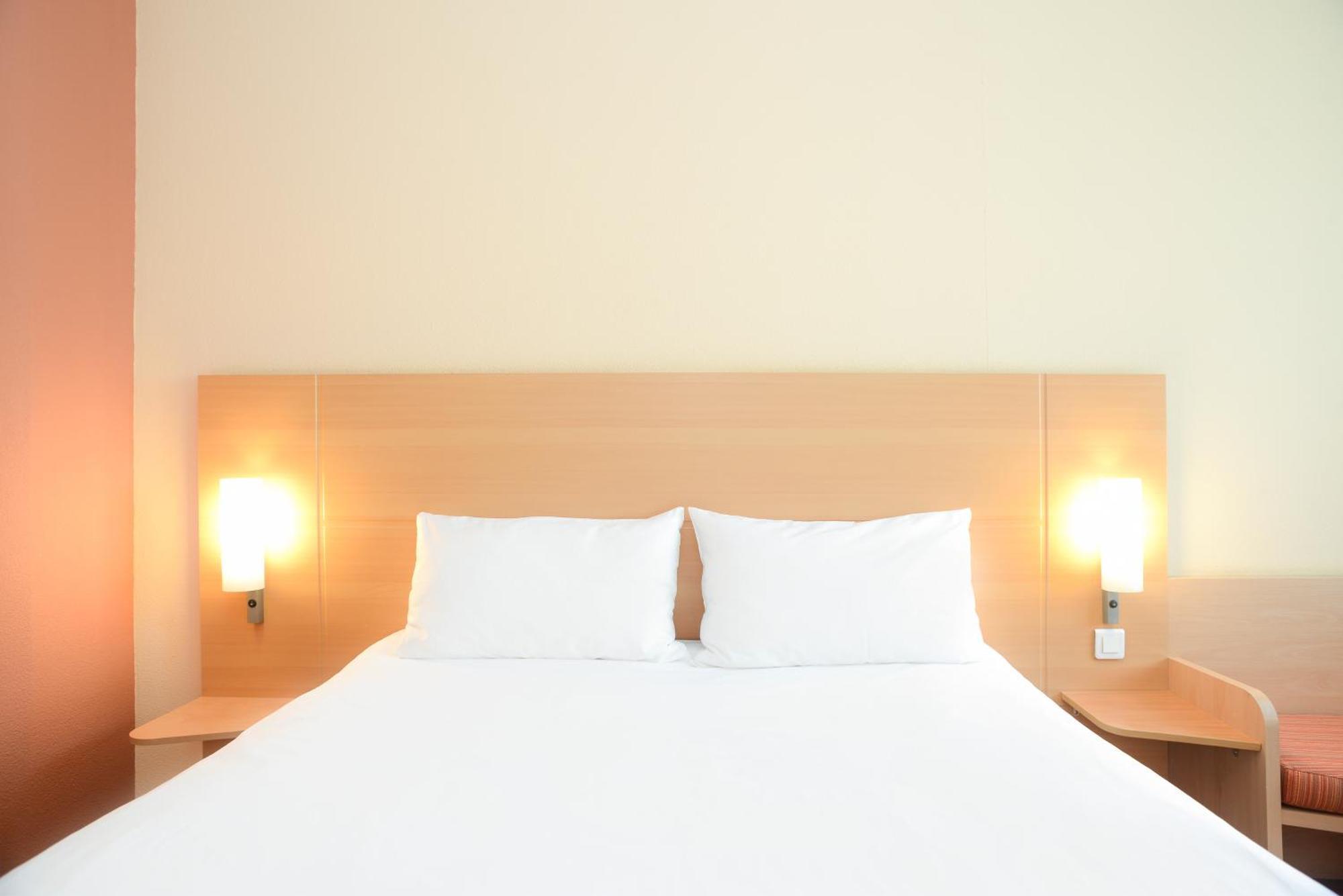 ไอบิส คอร์ไทรจ์ เซ็นทรุม Hotel คอร์ตไรก์ ภายนอก รูปภาพ